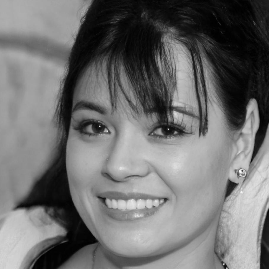 Portrait of Thea Roseland, Behavioral Finance Expert